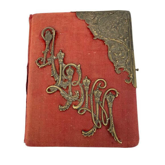 Antique Victorian Red Cloth & Brass Photo Album 33 Family Photos 8728 - Picture 3 of 16
